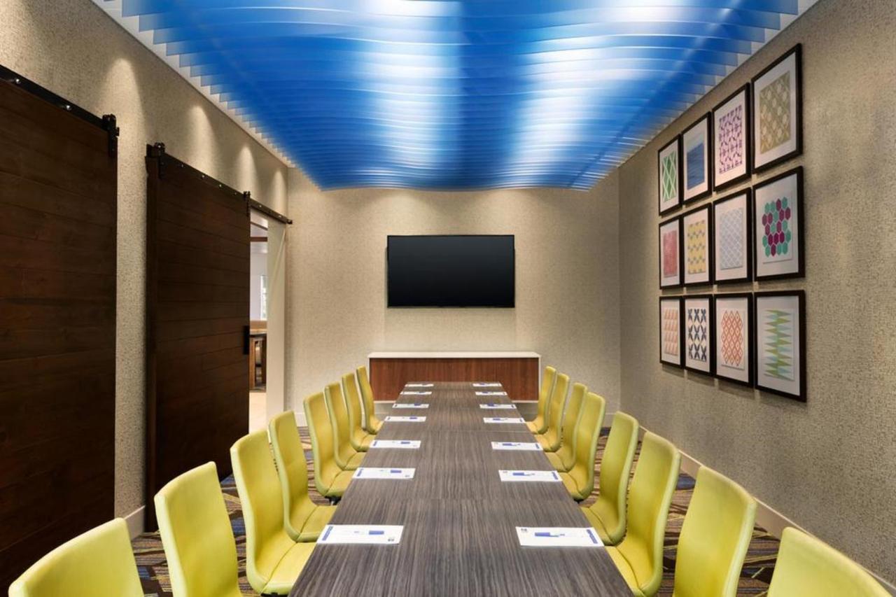 Holiday Inn Express & Suites - Aurora By Ihg Екстер'єр фото