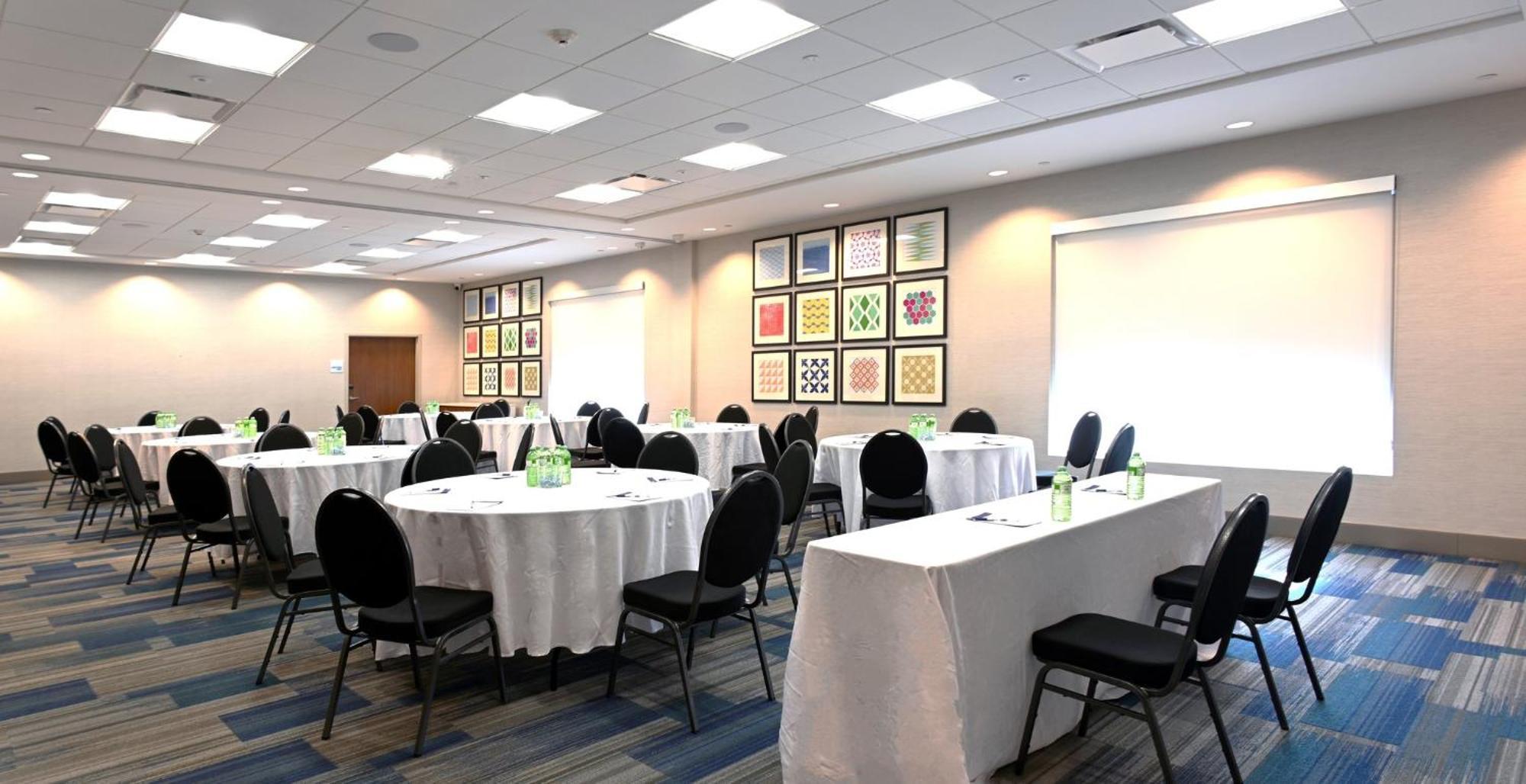 Holiday Inn Express & Suites - Aurora By Ihg Екстер'єр фото