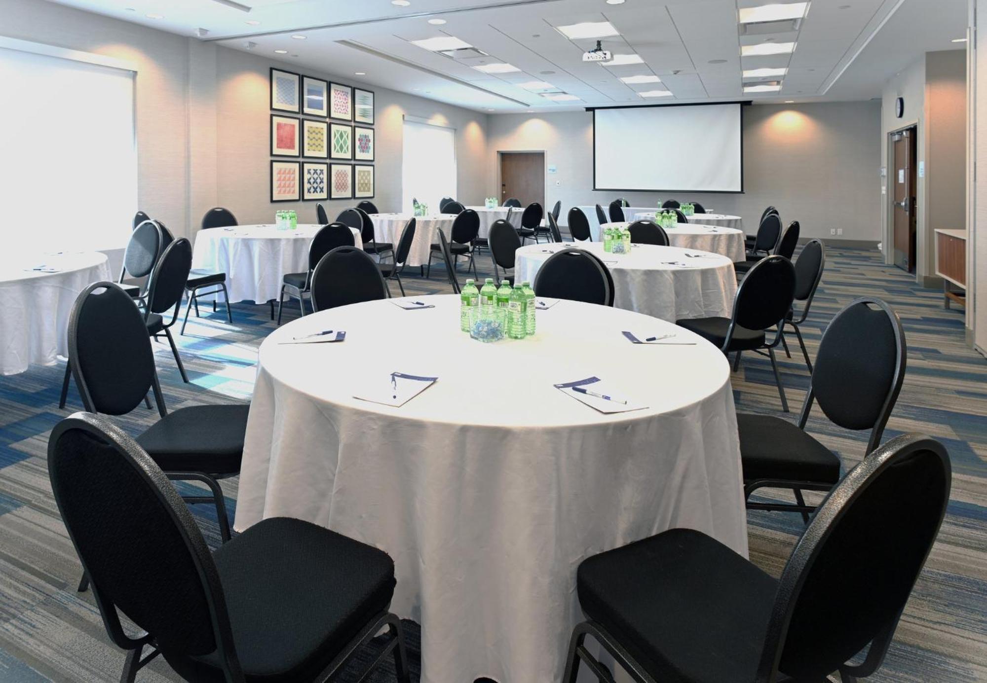 Holiday Inn Express & Suites - Aurora By Ihg Екстер'єр фото