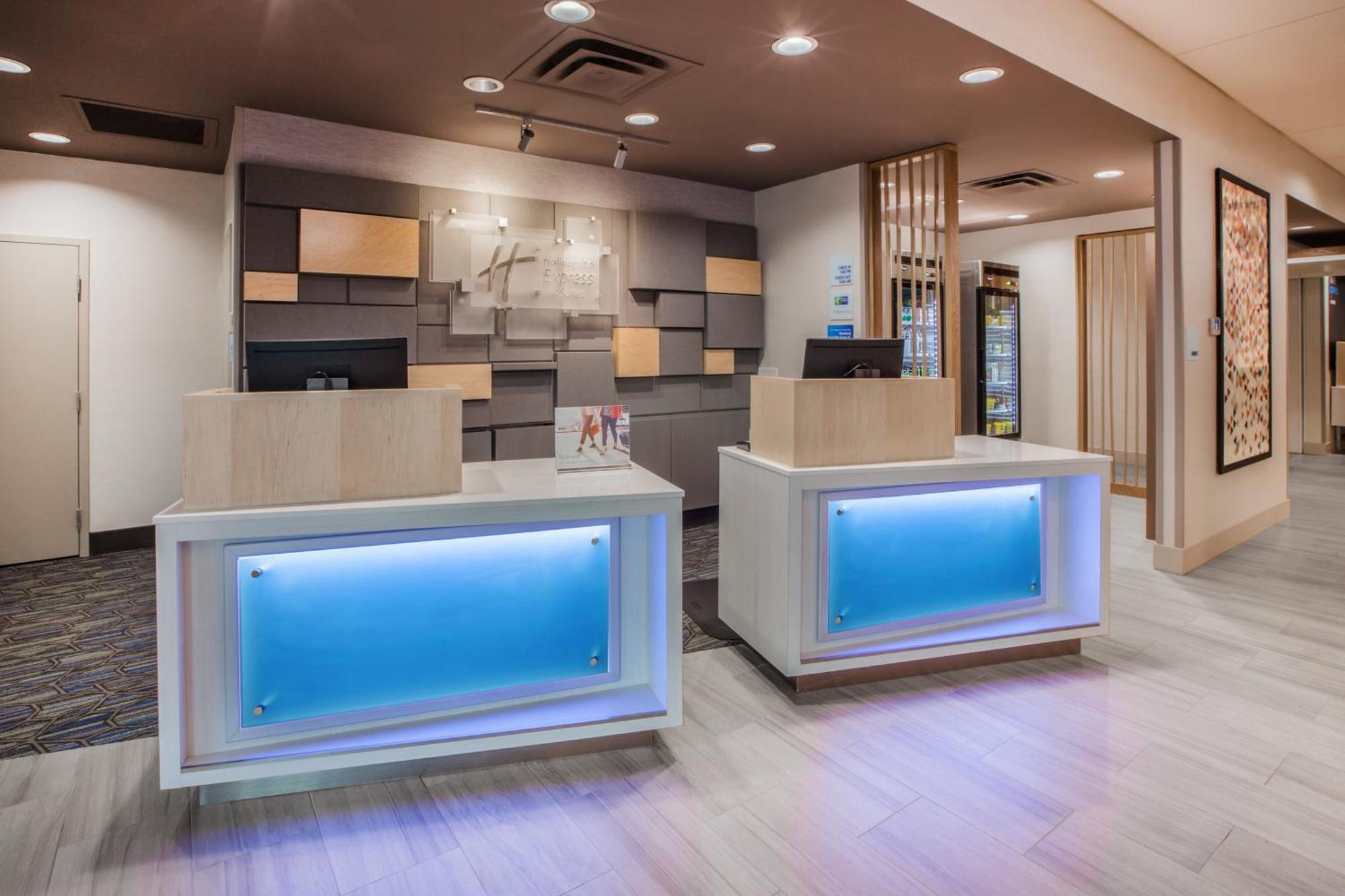Holiday Inn Express & Suites - Aurora By Ihg Екстер'єр фото